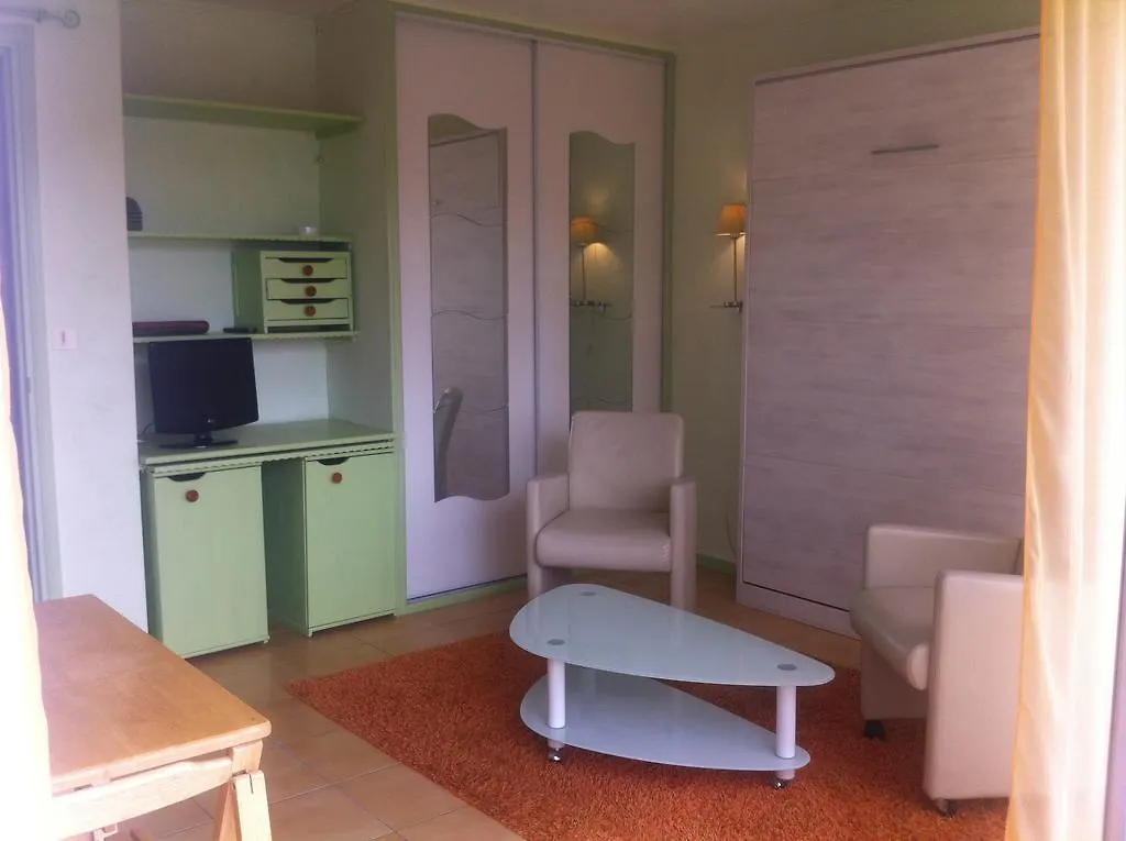 Residence Reine Nathalie Biarritz 0*,
